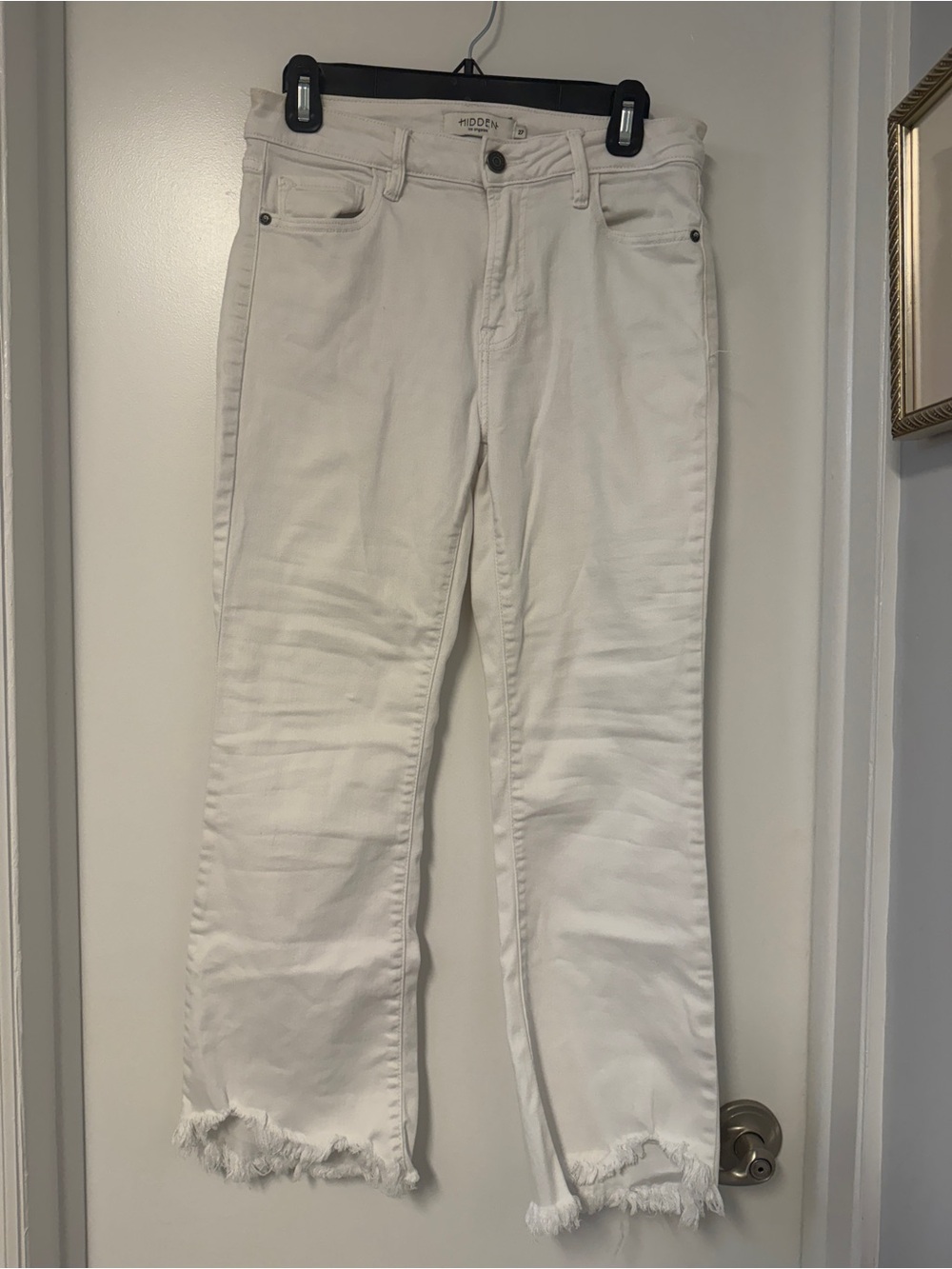 Hidden Women's White Frayed Hem Jeans